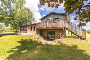 Serene 4BR house with Hot tub, Lake, Billiards and BBQ